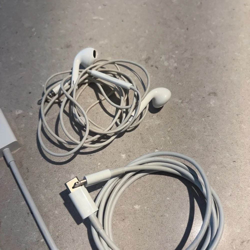 Apple Bundle White Lightning Earbuds, Lightning Cable & Adapter set, etc